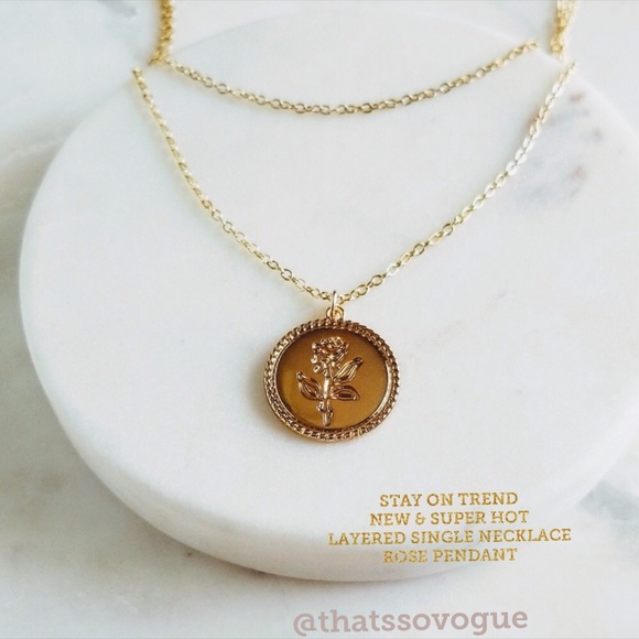 Jewelry - Beautiful 🌹 ROSE coin pendant necklace in gold